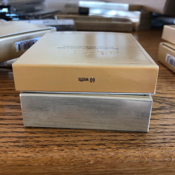 Stila illuminating powder foundation - Picture 9 of 11